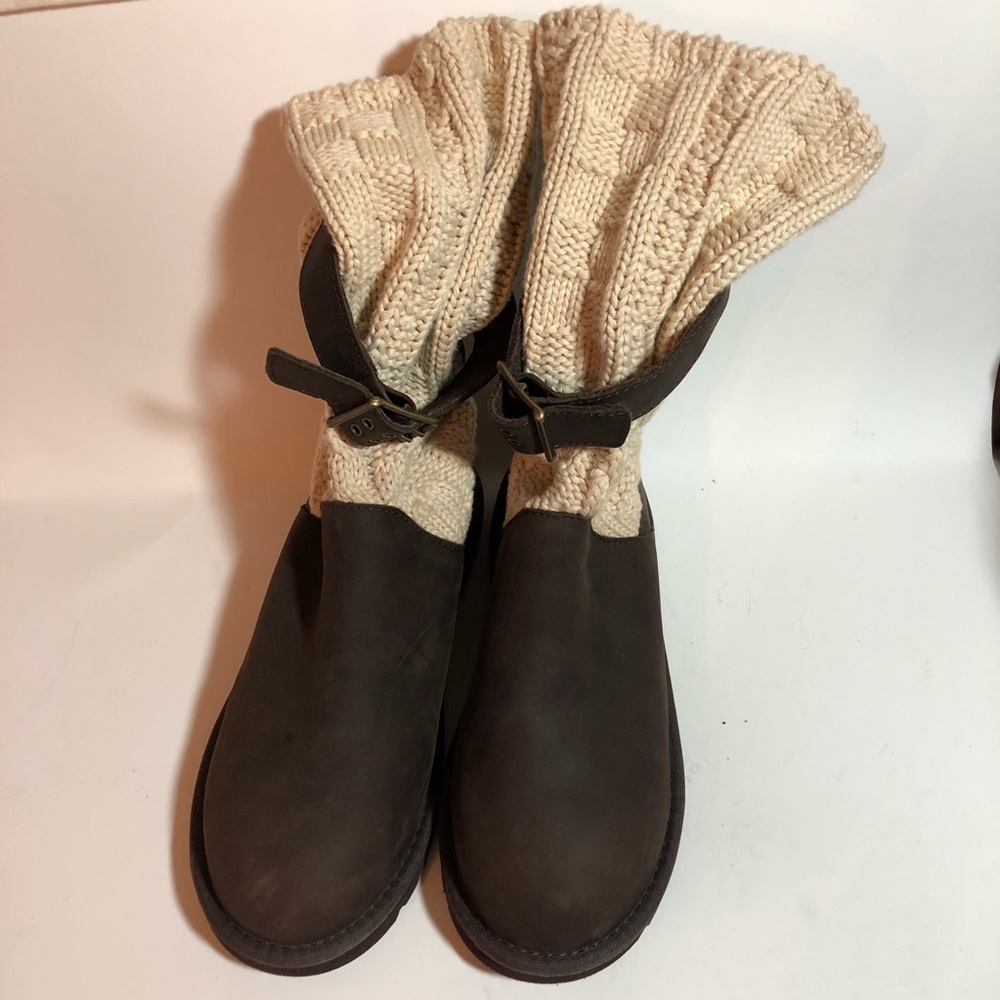 SALE 🔥 UGG Tall Boots Size 6 🍀